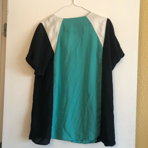 Fun patterned blouse - Picture 3 of 3